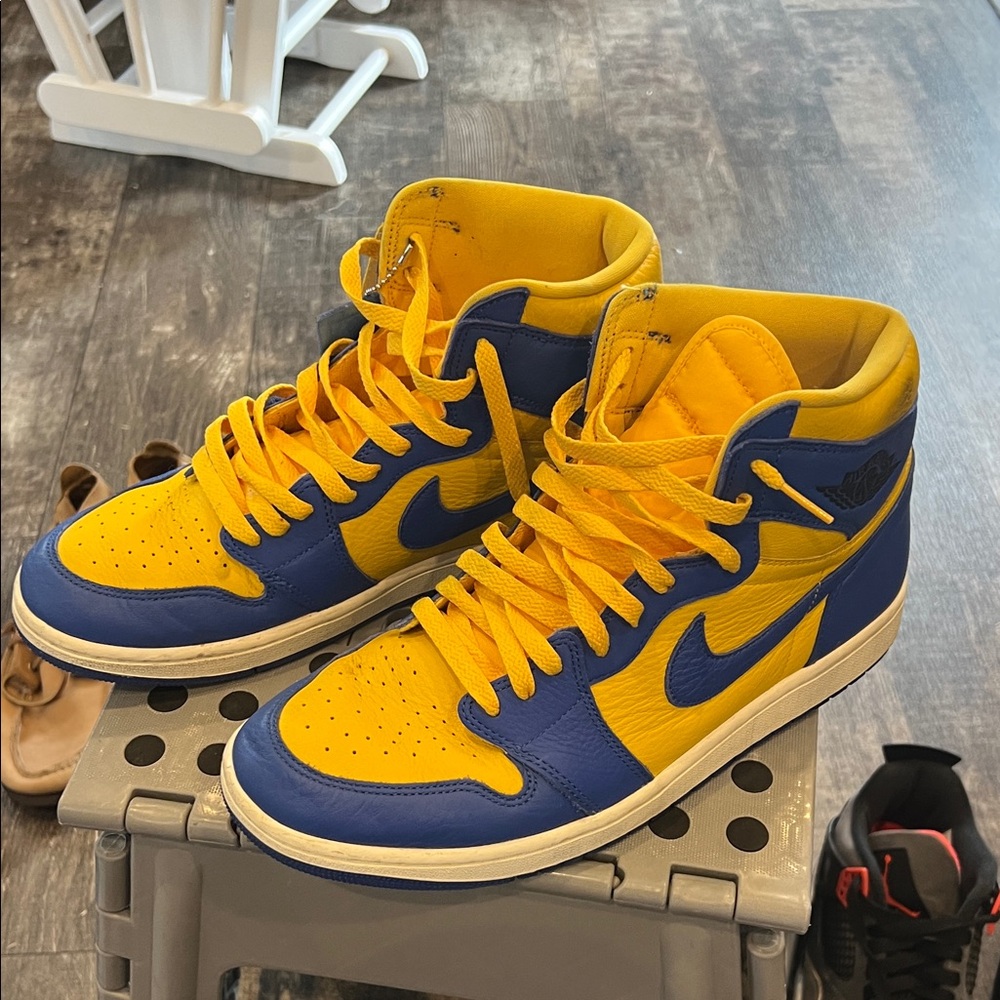 Nike Men's Vibrant Blue and Yellow Sneakers